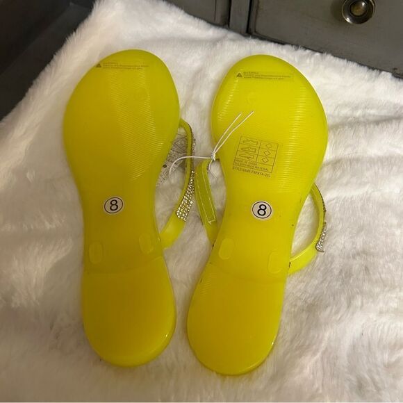 Mudd‎ yellow flip flops NWT with silver decorations for women size 8 - Picture 2 of 5
